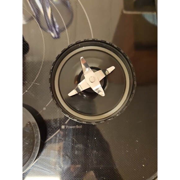 Lot Of 16 Pieces Nutribullet Assorted Cups & Lids / Tops + 1 Blade (Untested) - Picture 6 of 12